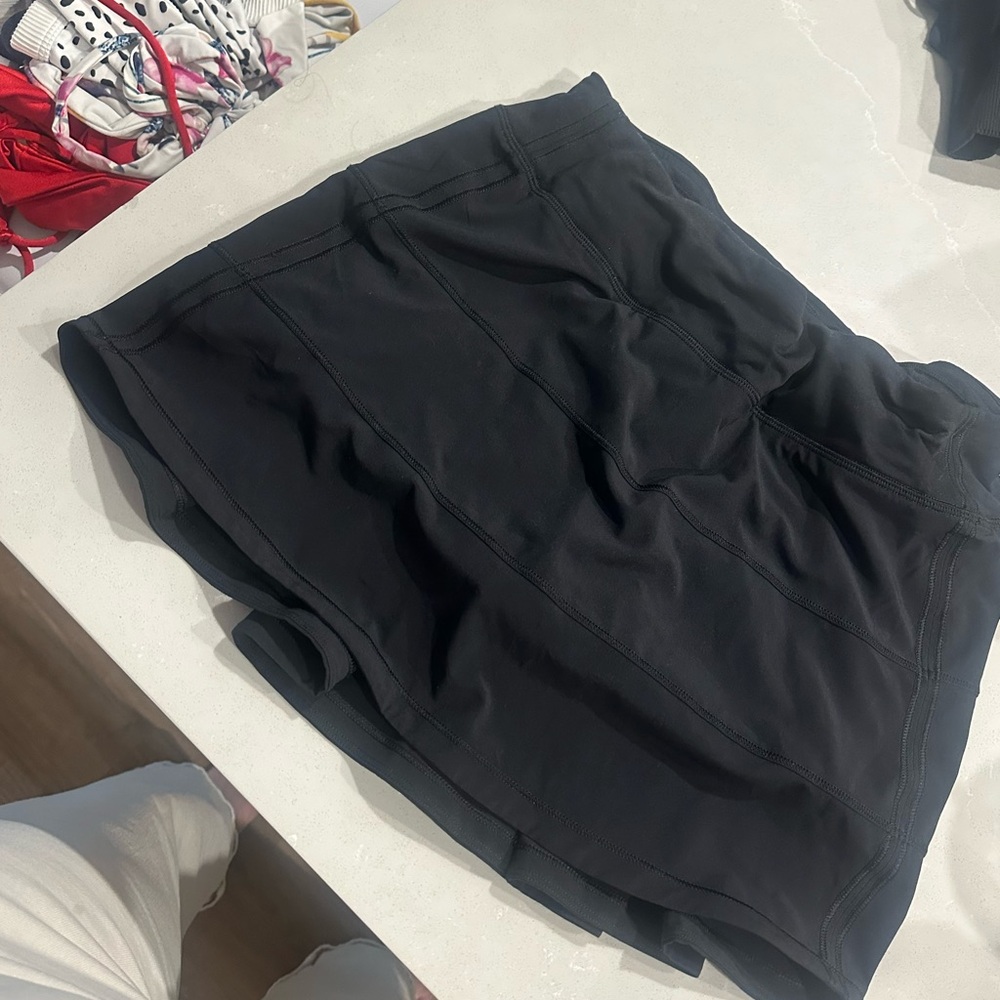 Lulu lemon black skirt size 6